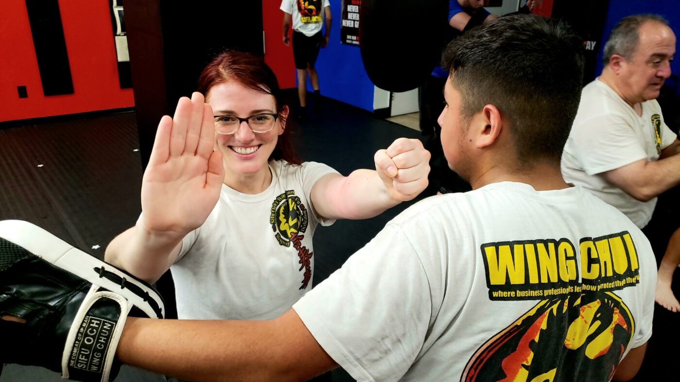 biu sau, high block, biu sao, sifu och wing chun, wing chun hook, wing chun hook defense, female wing chun, wing chun female, female kung fu, kung fu female, high block wing chun
