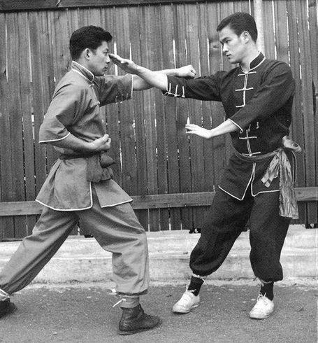 Bruce Lee, Wing Chun Kung Fu, wrist vs wrist, Bruce Lee Kung Fu, Bruce Lee Fighting Style, Bruce Lee MMA