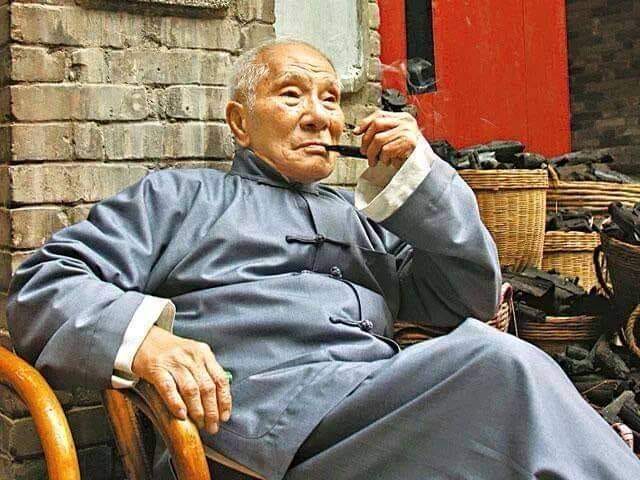Ip Chun, Wing Chun, Ving Tsun, Ip Chun smoking pipe, ip chun smoking, ip chun chair